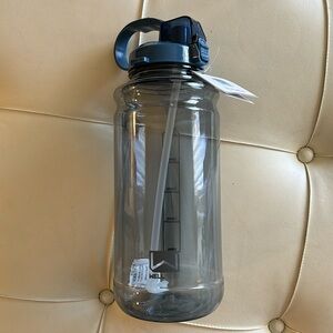 Blue 101 oz 3000 mL water jug